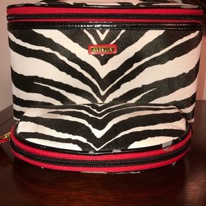 ZEBRA PRINT TOILETRY BAG 🦓
